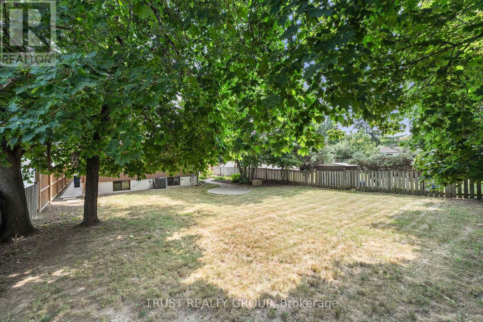 Photo 36 of 18 Deanecrest Road, Toronto ON
