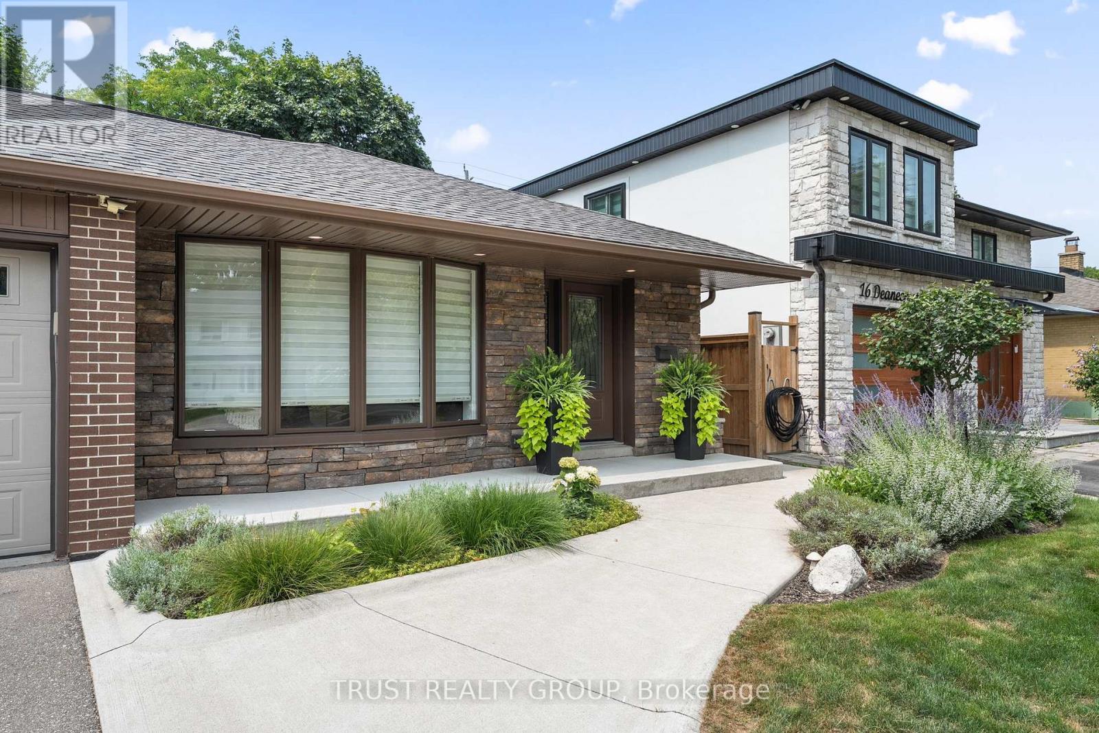 Photo 4 of 18 Deanecrest Road, Toronto ON