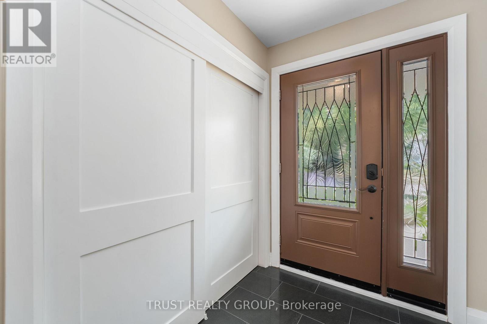 Photo 6 of 18 Deanecrest Road, Toronto ON