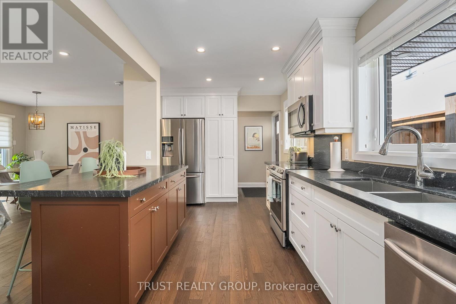 Photo 7 of 18 Deanecrest Road, Toronto ON