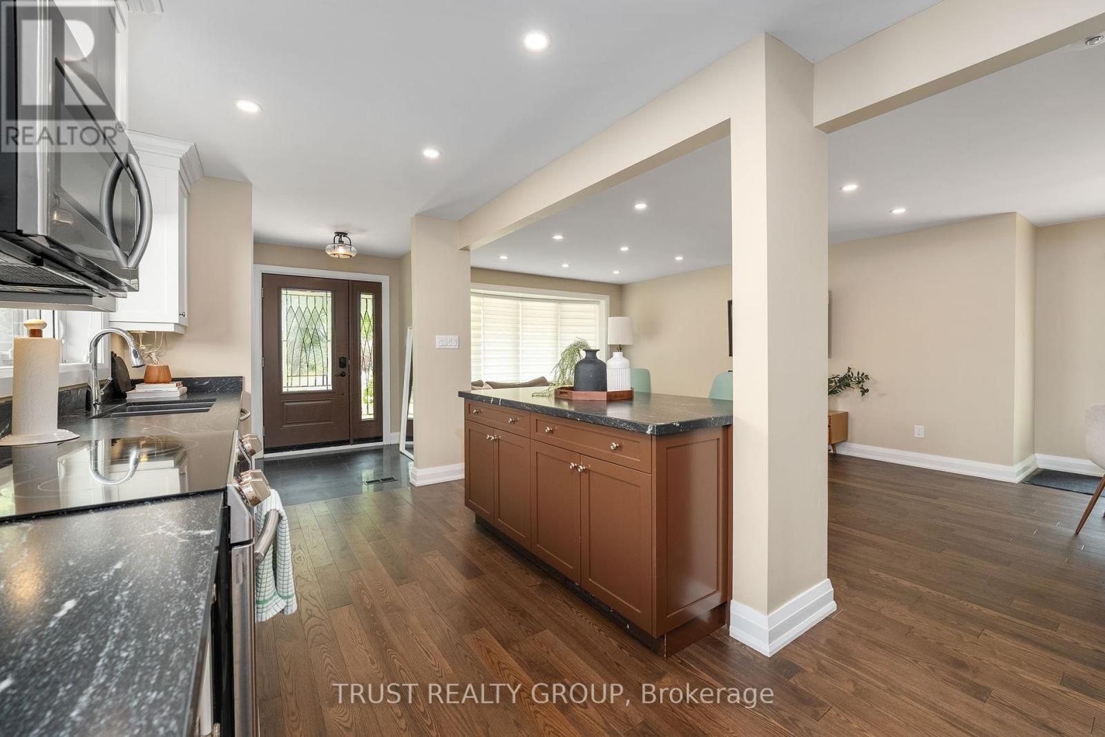 Photo 9 of 18 Deanecrest Road, Toronto ON