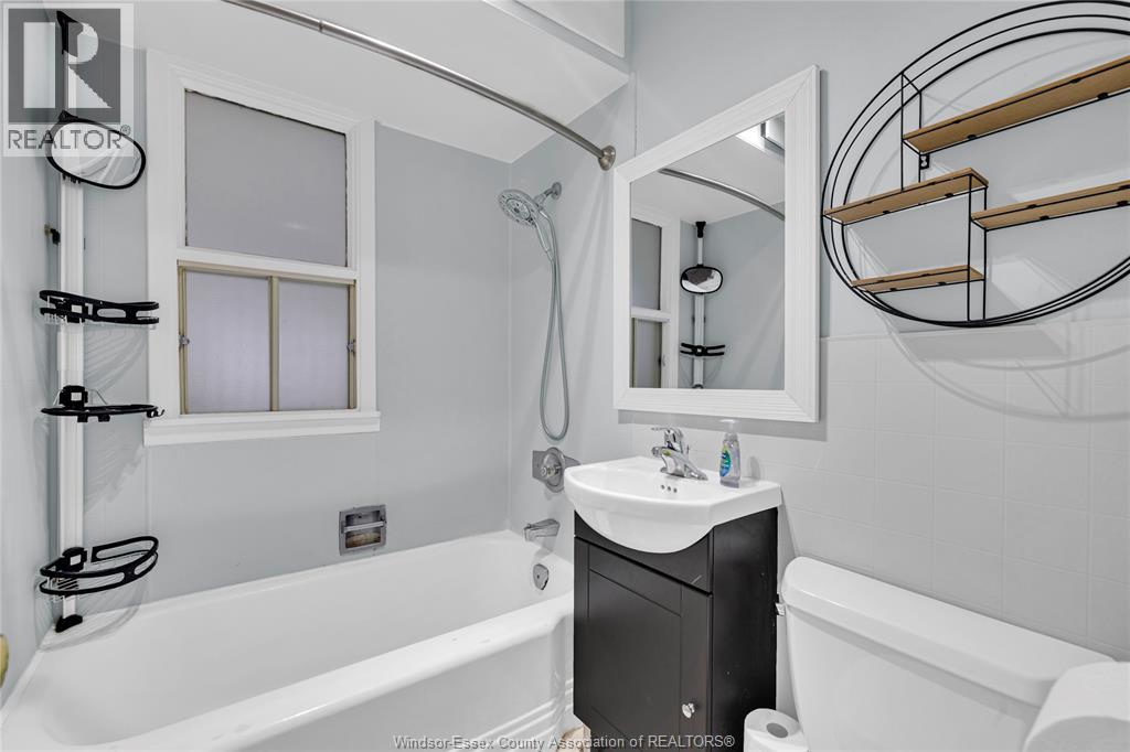 Photo 15 of 1124 St Louis, Windsor ON