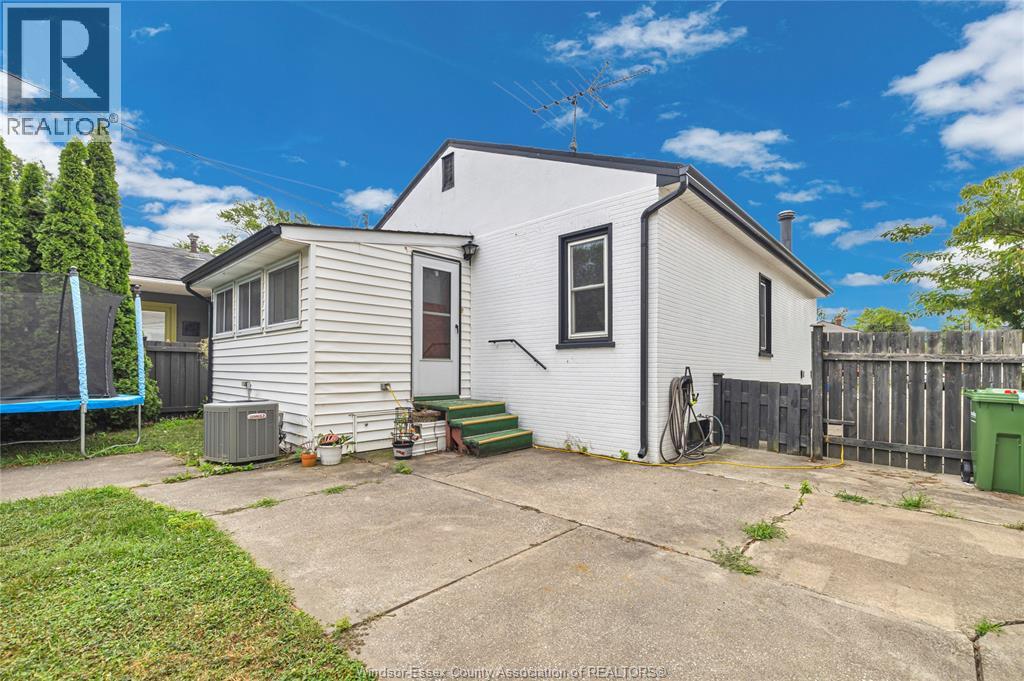 Photo 28 of 1124 St Louis, Windsor ON