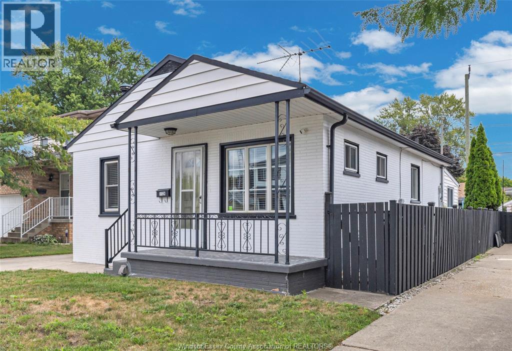 Photo 2 of 1124 St Louis, Windsor ON
