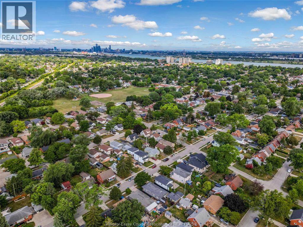 Photo 36 of 1124 St Louis, Windsor ON