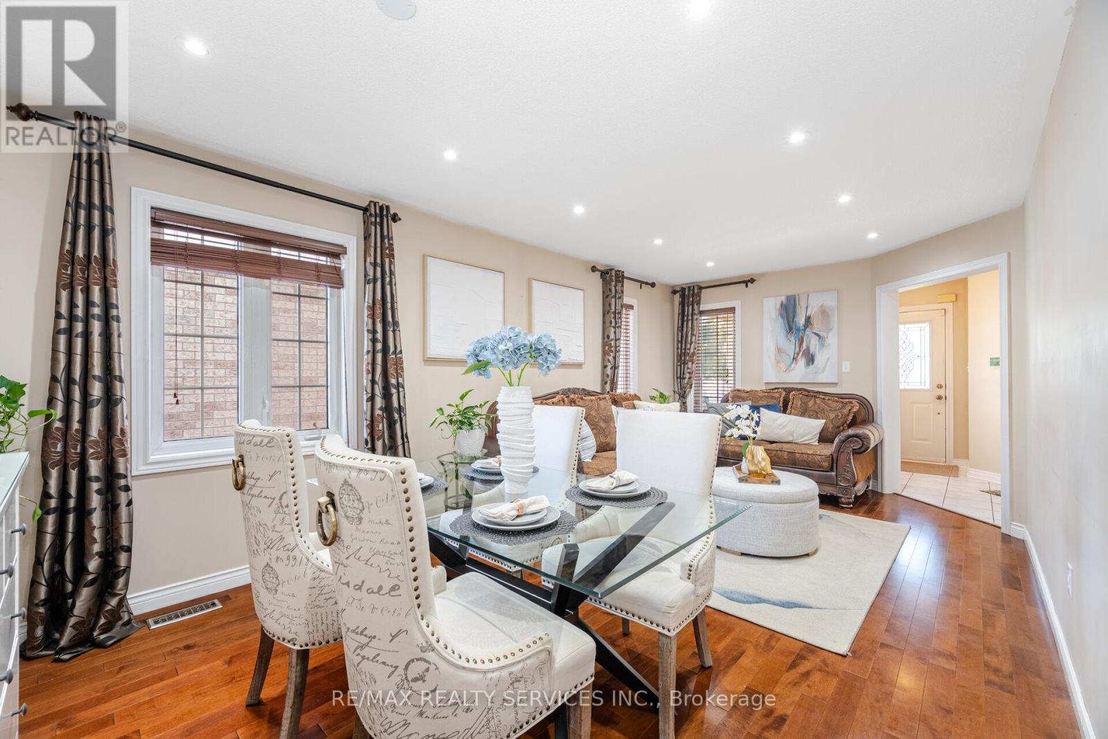 Photo 11 of 28 Fallstar Crescent, Brampton ON