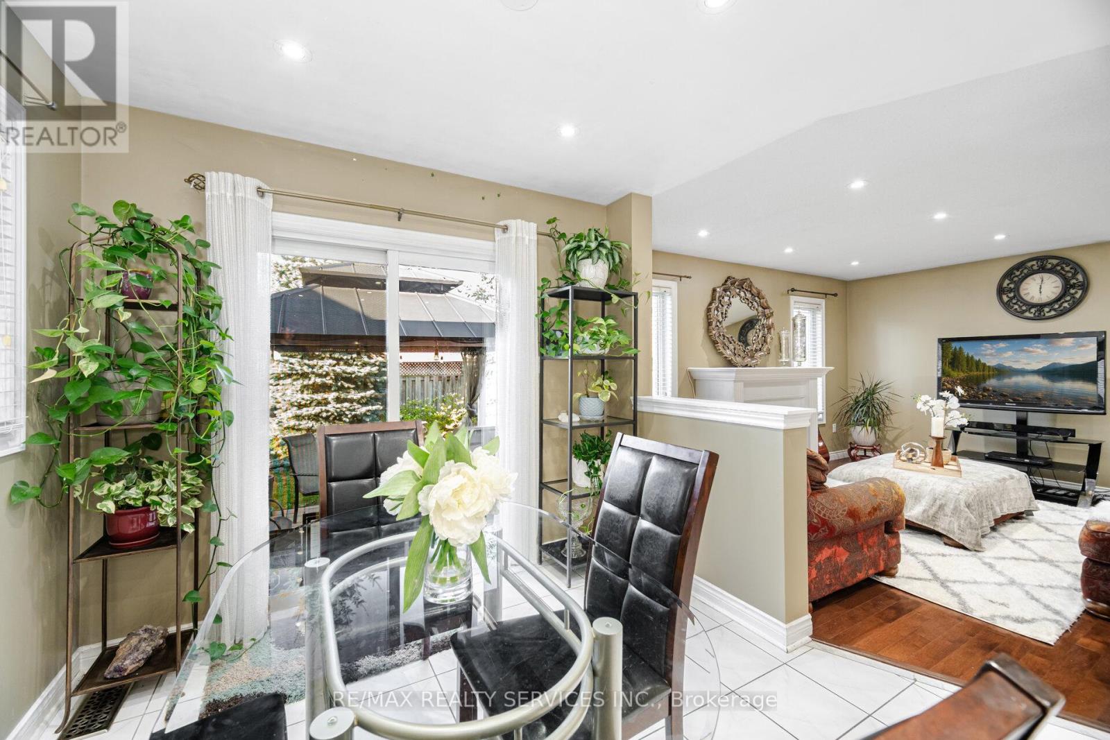 Photo 20 of 28 Fallstar Crescent, Brampton ON