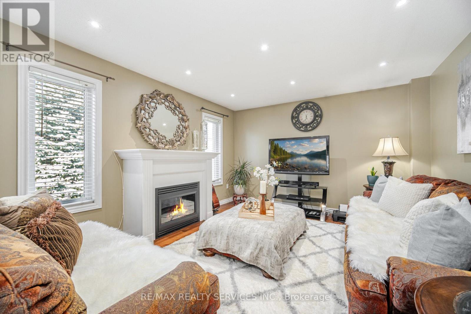 Photo 21 of 28 Fallstar Crescent, Brampton ON