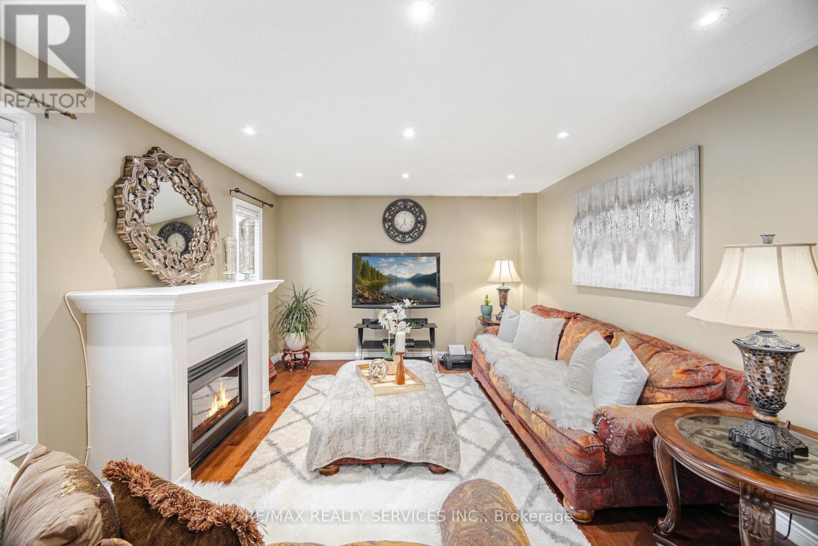 Photo 22 of 28 Fallstar Crescent, Brampton ON