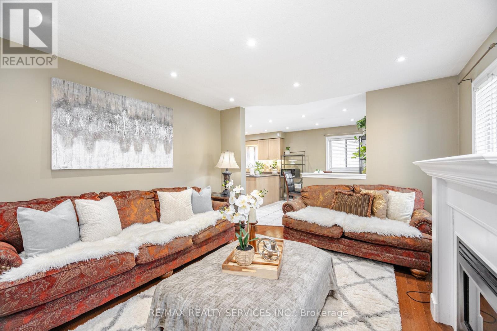 Photo 25 of 28 Fallstar Crescent, Brampton ON