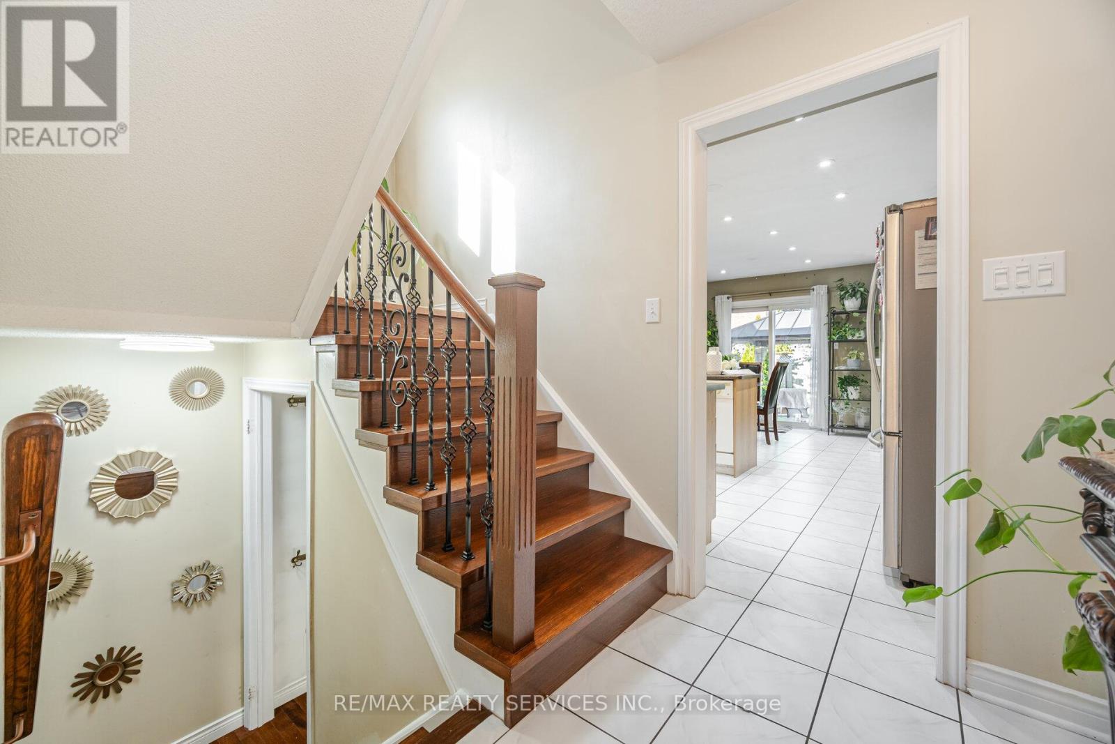 Photo 26 of 28 Fallstar Crescent, Brampton ON