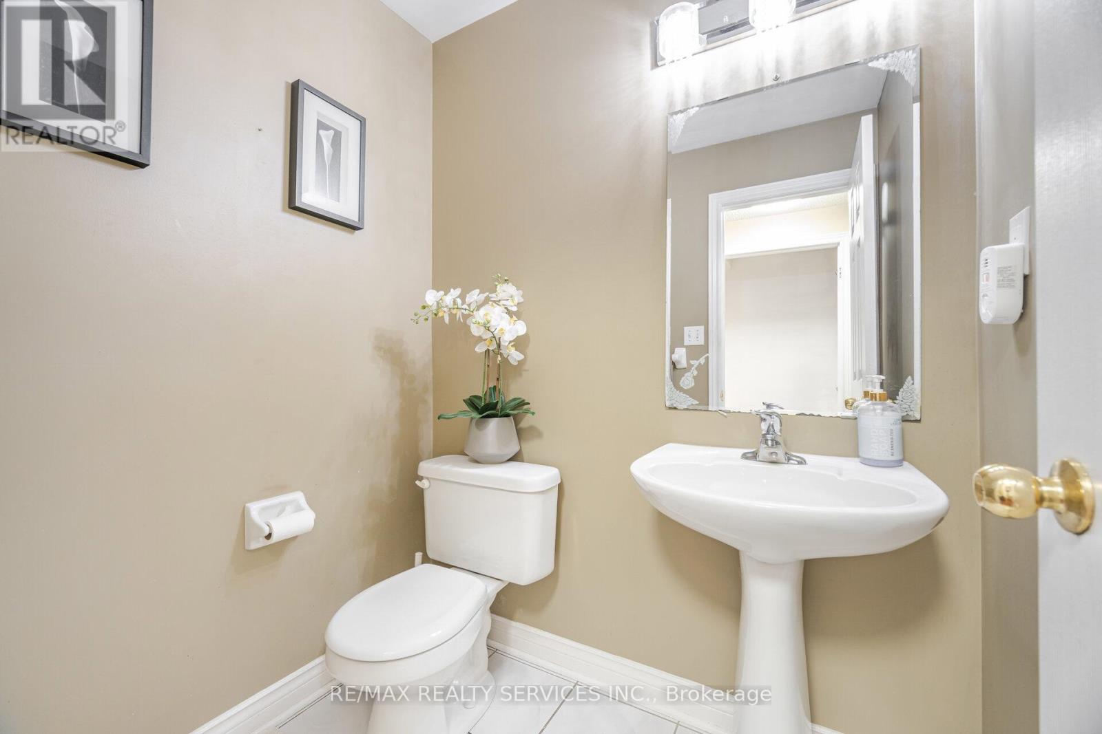 Photo 27 of 28 Fallstar Crescent, Brampton ON