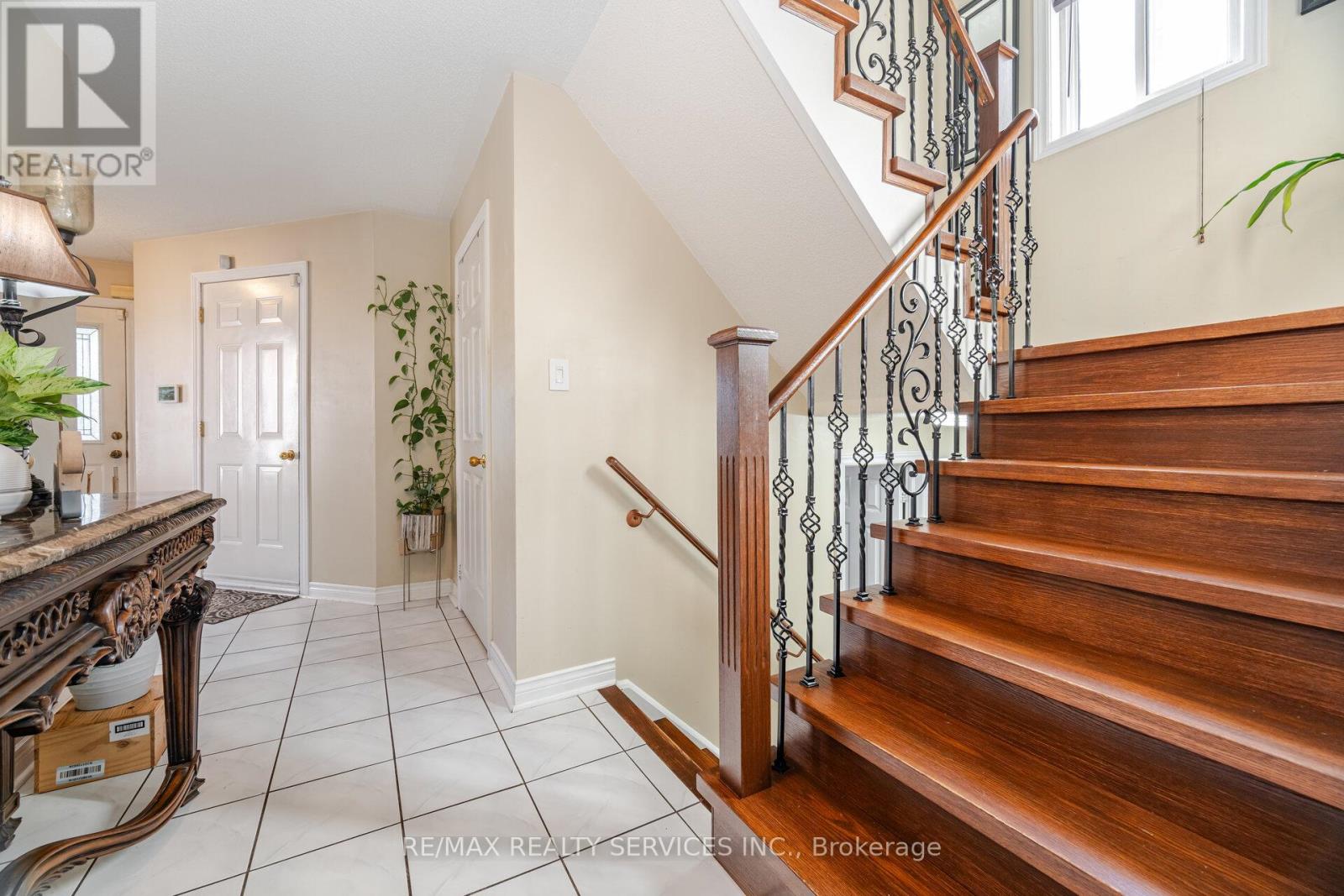 Photo 28 of 28 Fallstar Crescent, Brampton ON