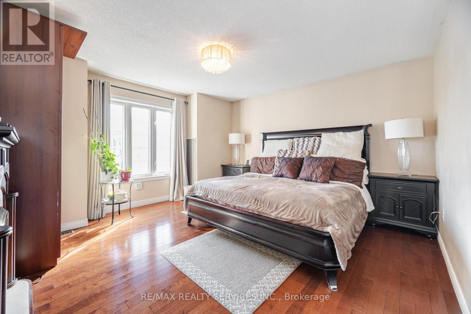 Photo 30 of 28 Fallstar Crescent, Brampton ON