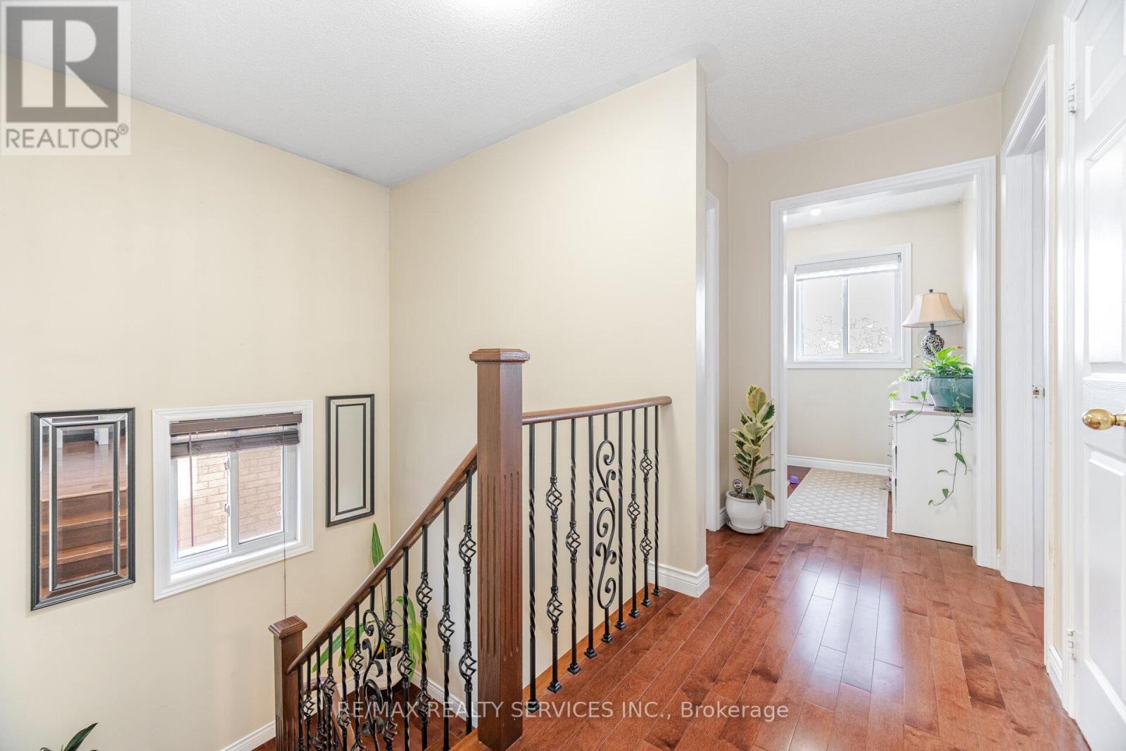 Photo 36 of 28 Fallstar Crescent, Brampton ON