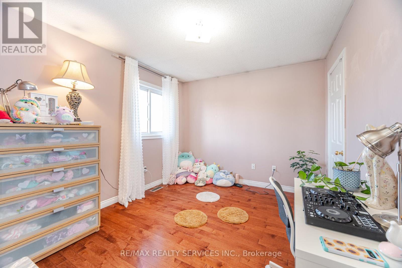 Photo 37 of 28 Fallstar Crescent, Brampton ON