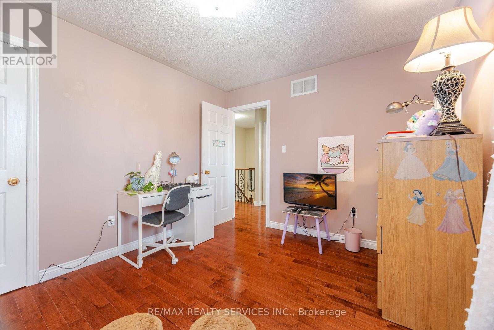 Photo 39 of 28 Fallstar Crescent, Brampton ON