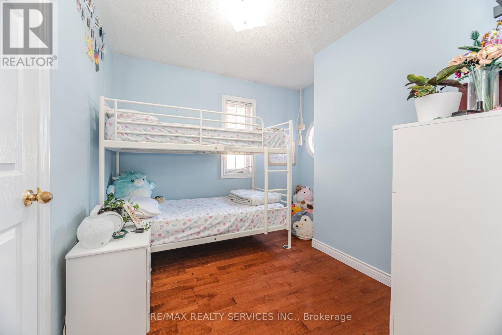 Photo 40 of 28 Fallstar Crescent, Brampton ON