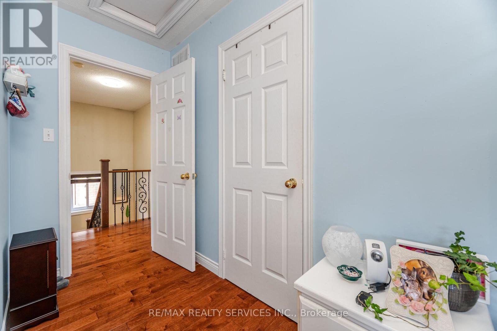 Photo 41 of 28 Fallstar Crescent, Brampton ON