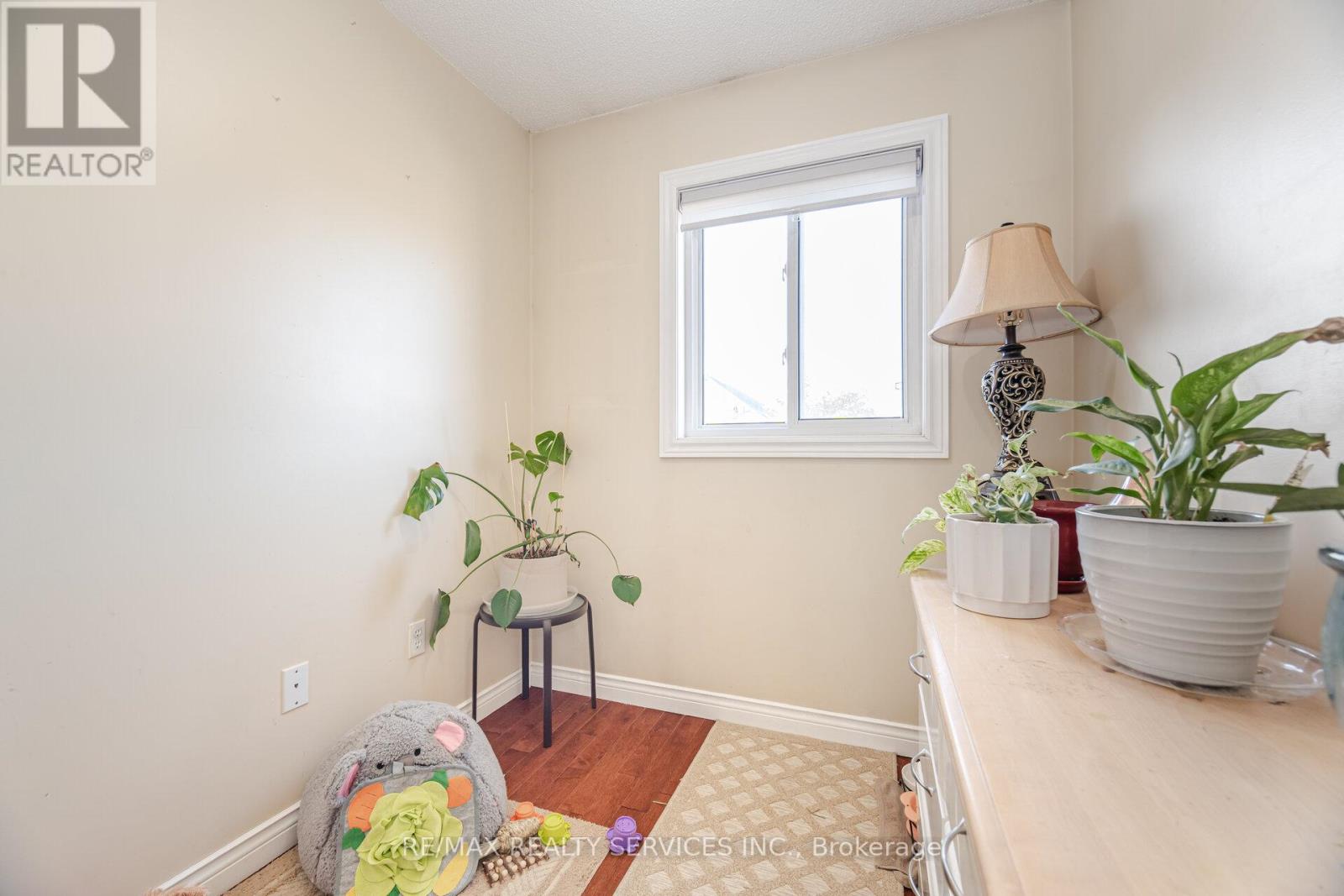 Photo 42 of 28 Fallstar Crescent, Brampton ON