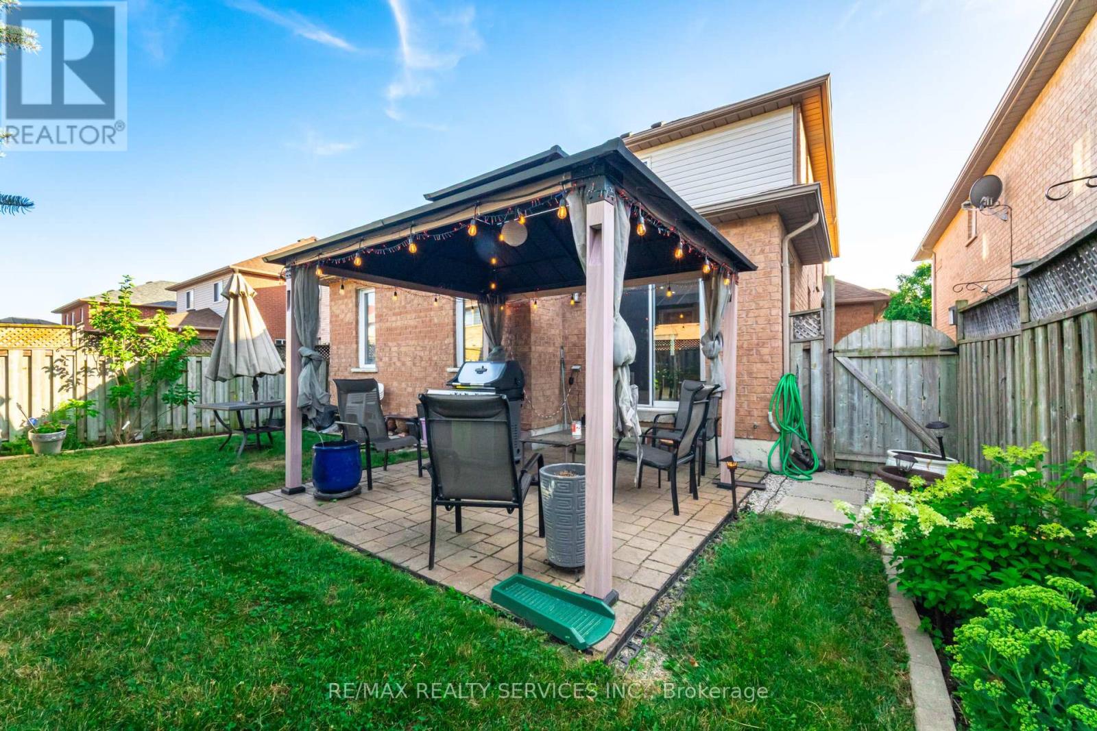 Photo 45 of 28 Fallstar Crescent, Brampton ON