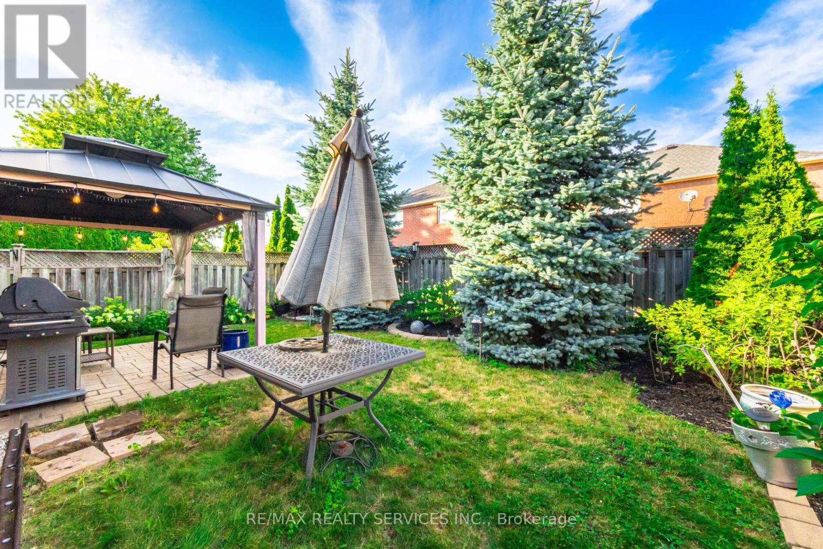 Photo 49 of 28 Fallstar Crescent, Brampton ON