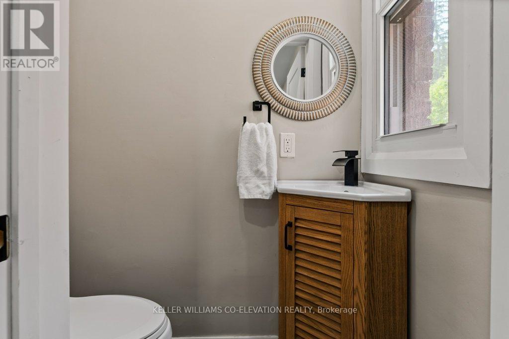 Photo 20 of 493 Crosby Avenue, Burlington ON