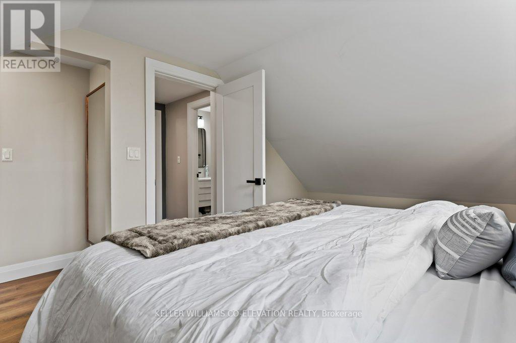 Photo 24 of 493 Crosby Avenue, Burlington ON