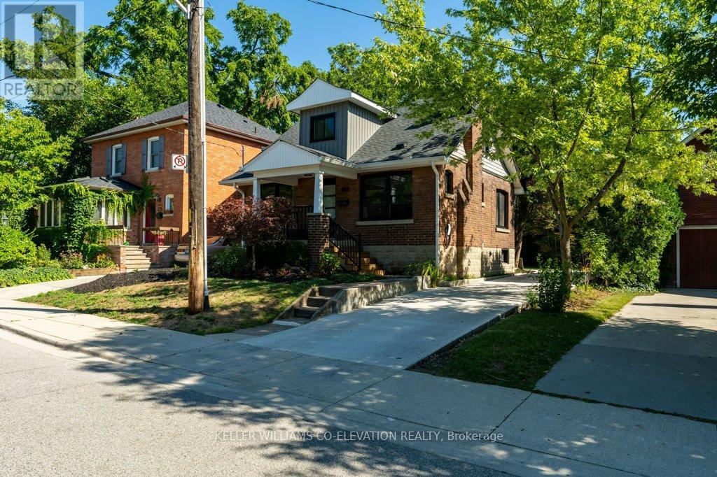 Photo 3 of 493 Crosby Avenue, Burlington ON