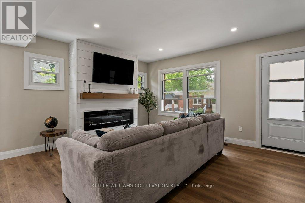 Photo 7 of 493 Crosby Avenue, Burlington ON