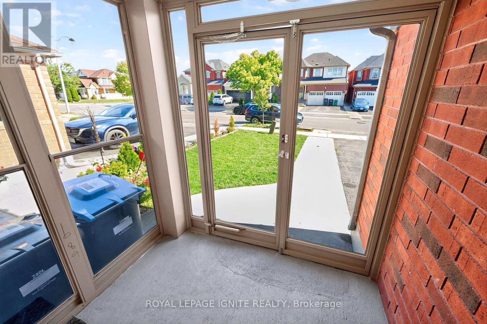 Photo 3 of 74 Dwyer Drive, Brampton ON