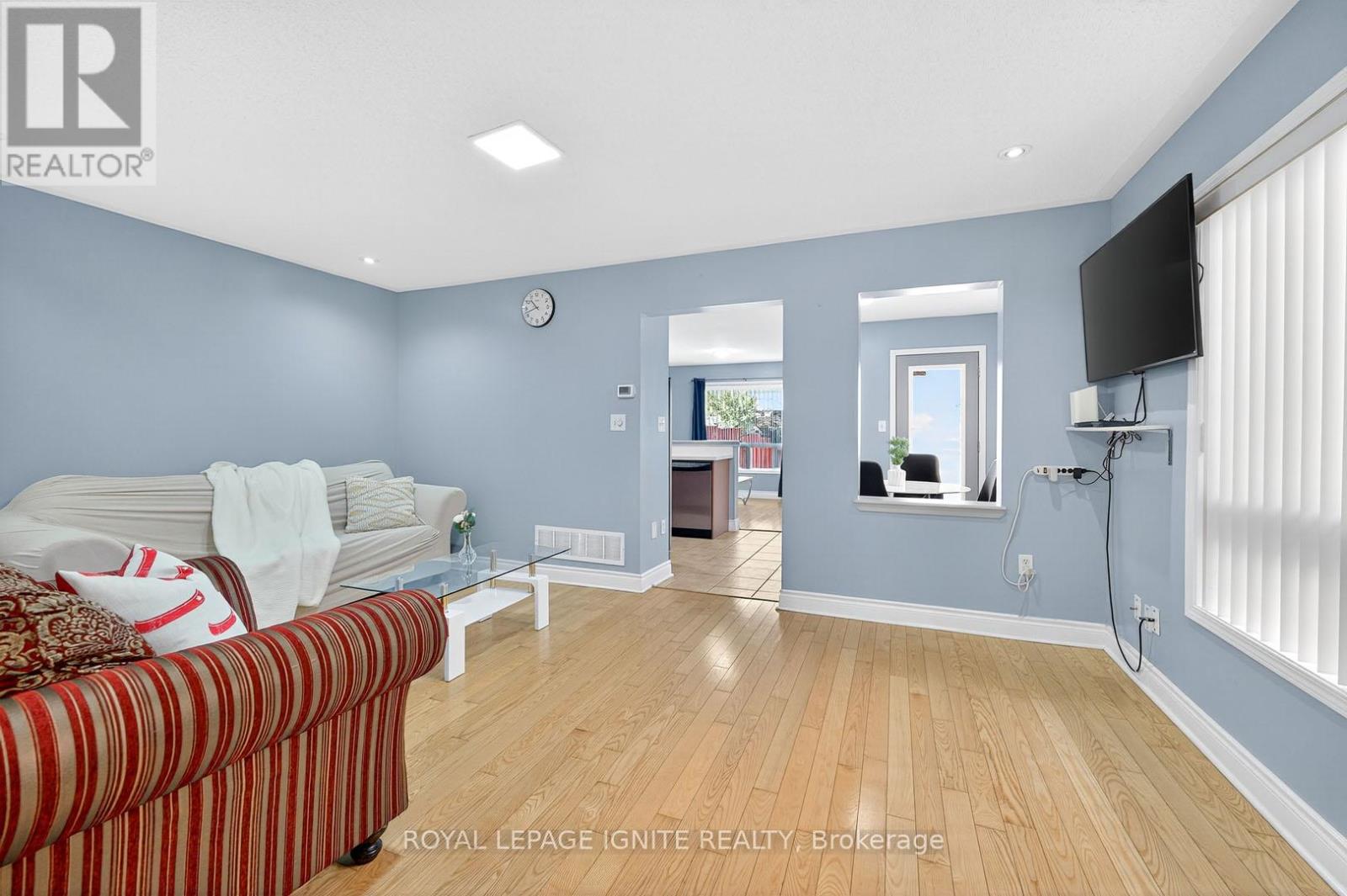 Photo 5 of 74 Dwyer Drive, Brampton ON
