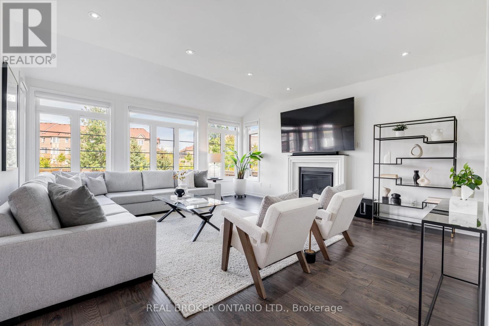 Photo 1 of 4 Mugford Crescent E, Brampton ON
