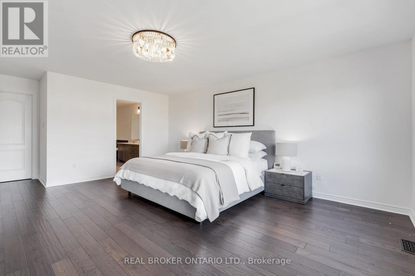 Photo 33 of 4 Mugford Crescent E, Brampton ON