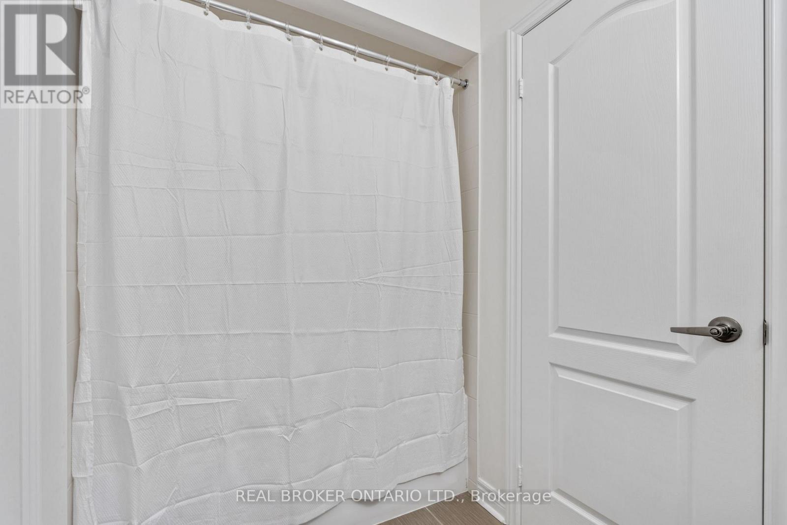 Photo 38 of 4 Mugford Crescent E, Brampton ON