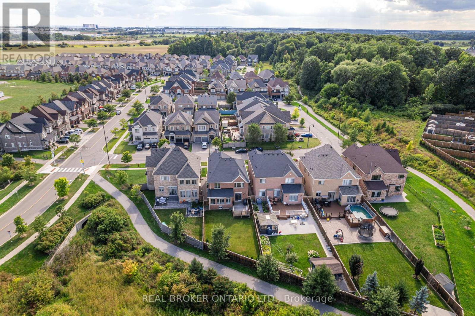 Photo 8 of 4 Mugford Crescent E, Brampton ON