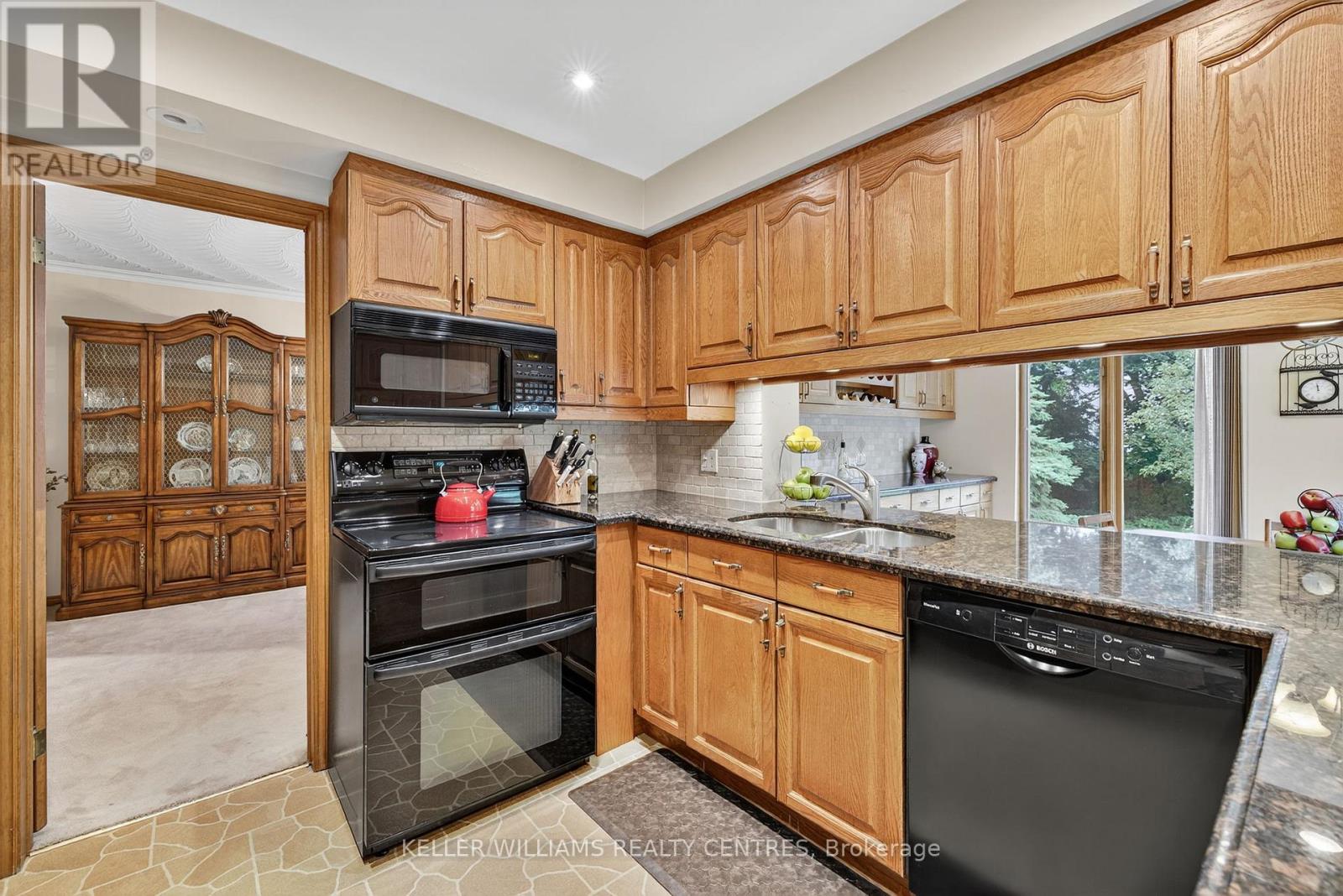 Photo 14 of 57 Hillside Drive, Brampton ON