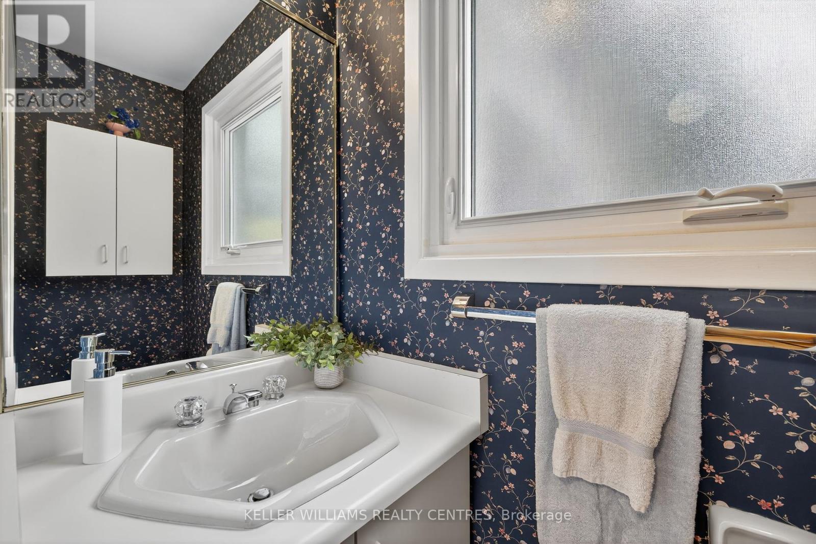 Photo 23 of 57 Hillside Drive, Brampton ON