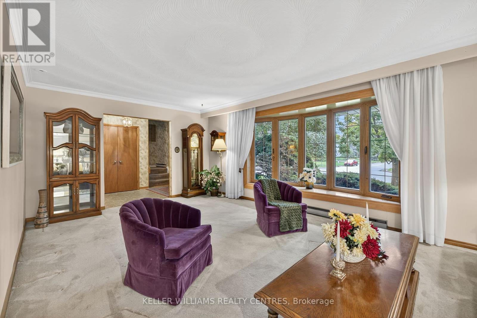 Photo 8 of 57 Hillside Drive, Brampton ON