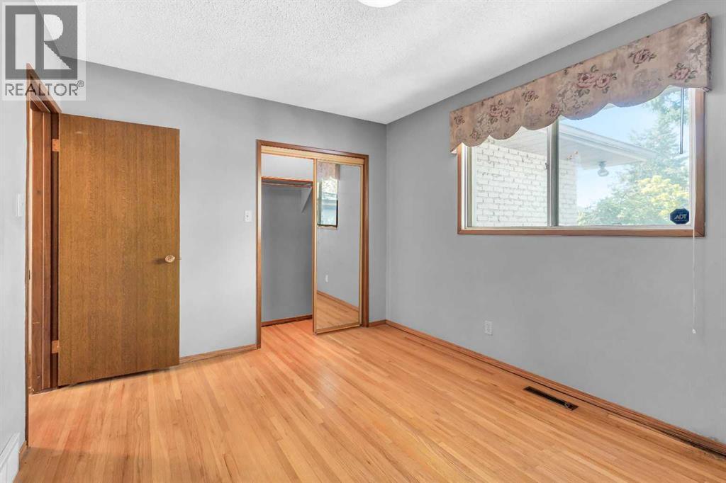 Photo 13 of 3151 Upper Place Nw, Calgary AB
