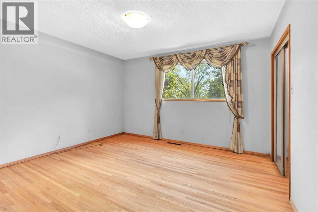 Photo 15 of 3151 Upper Place Nw, Calgary AB