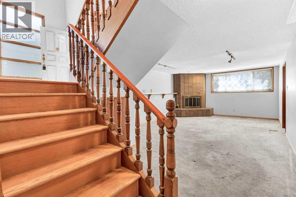 Photo 17 of 3151 Upper Place Nw, Calgary AB