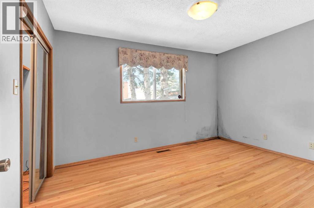 Photo 12 of 3151 Upper Place Nw, Calgary AB