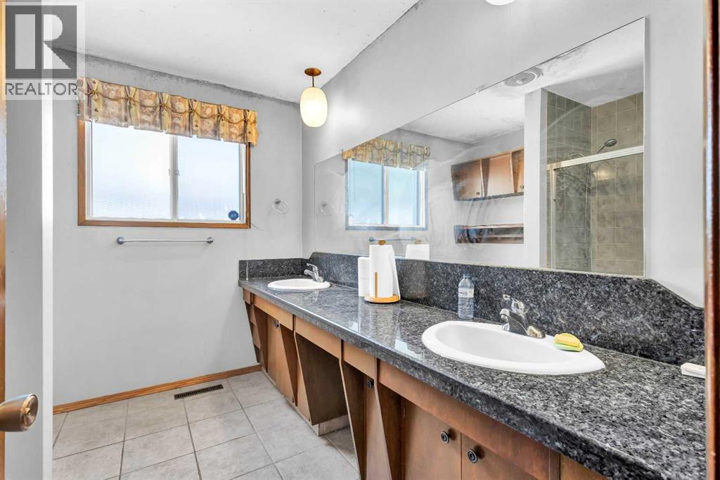 Photo 14 of 3151 Upper Place Nw, Calgary AB