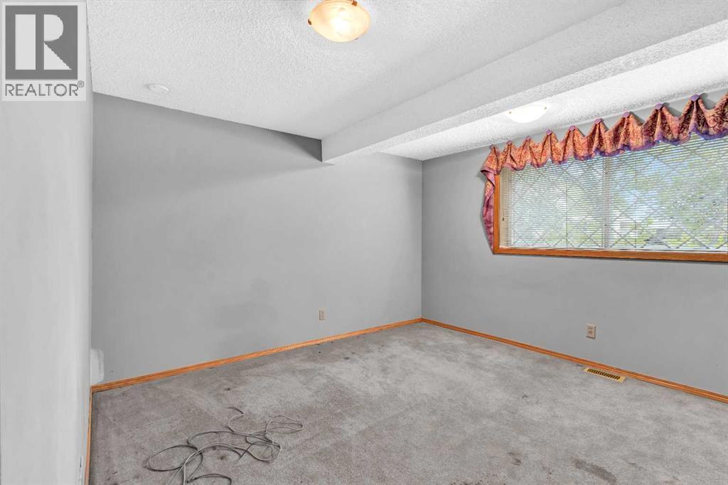 Photo 25 of 3151 Upper Place Nw, Calgary AB