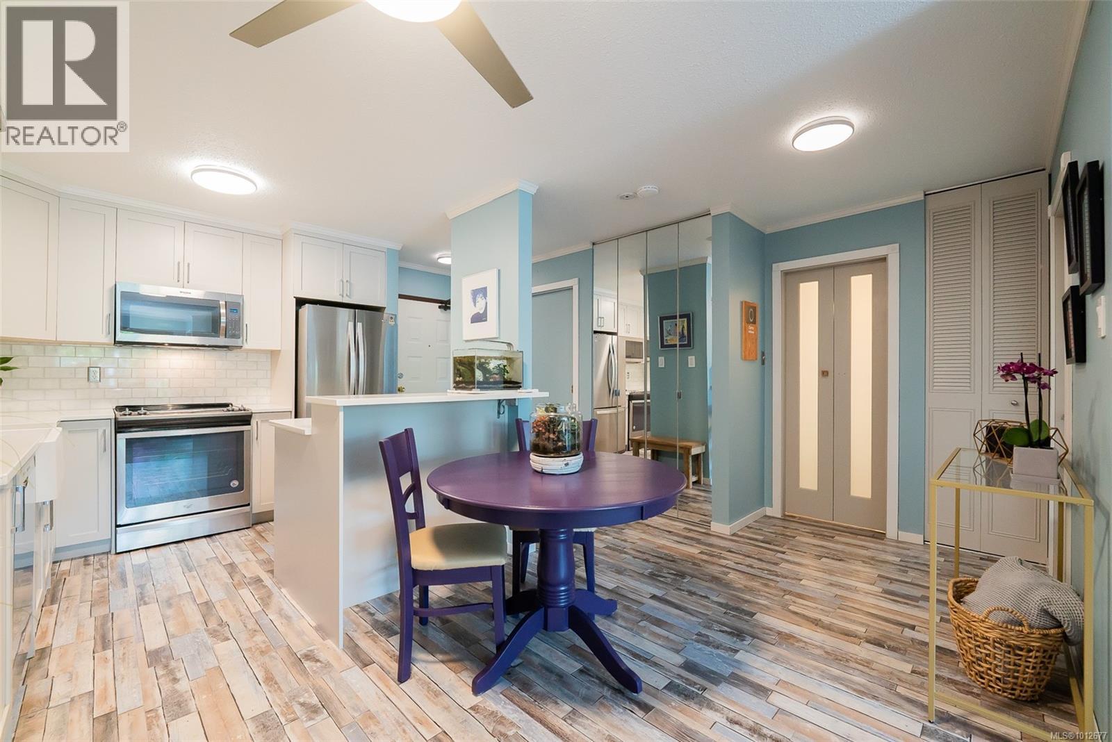 Photo 11 of 205 100 Dawes St, Nanaimo BC