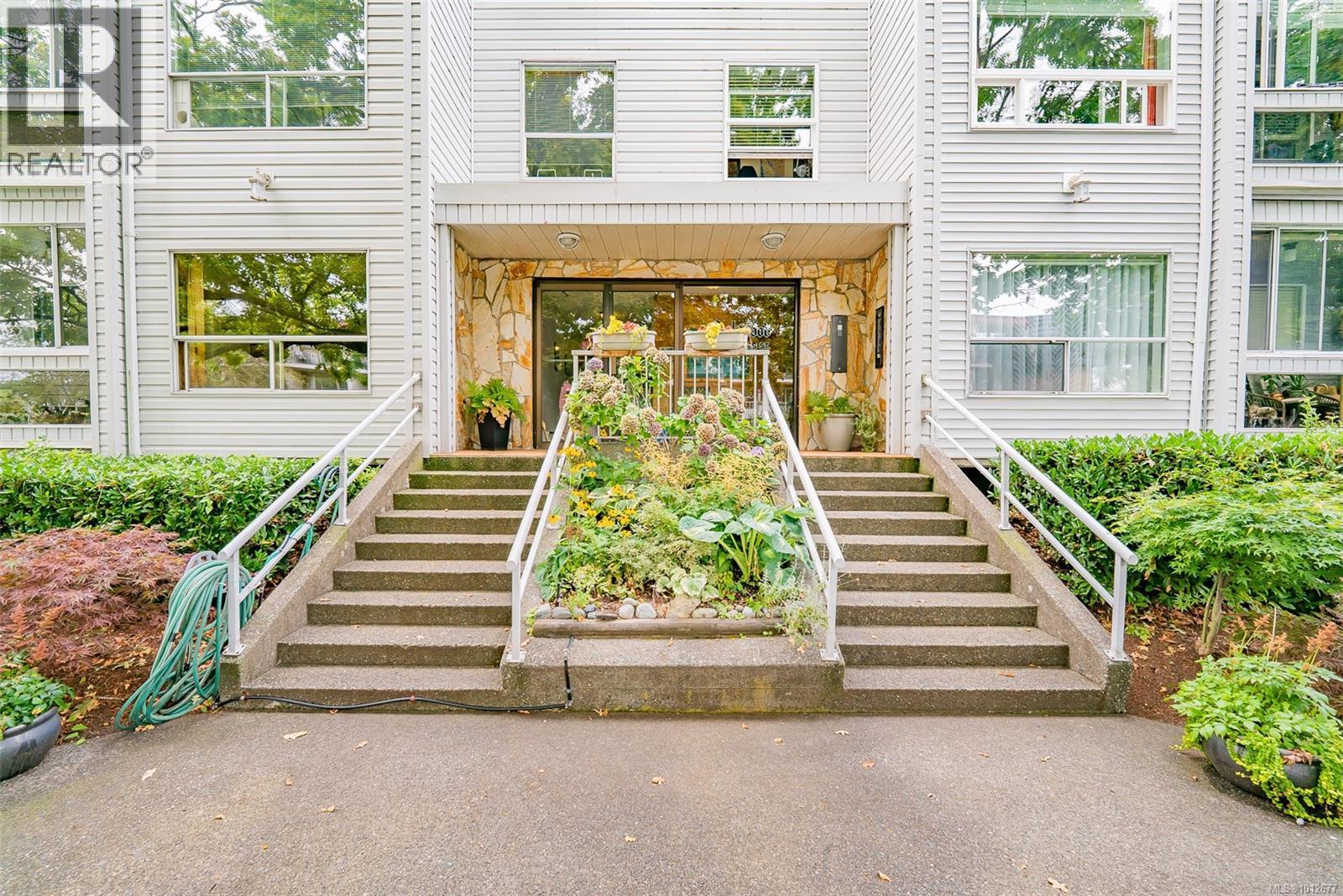 Photo 25 of 205 100 Dawes St, Nanaimo BC