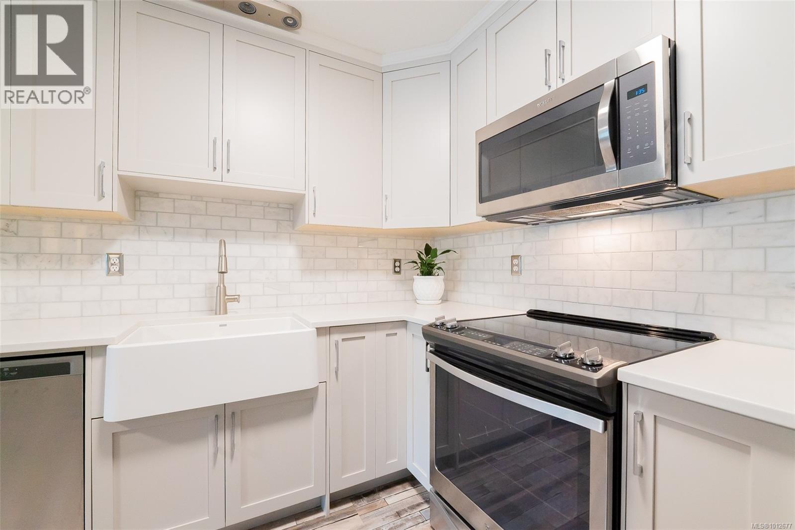 Photo 4 of 205 100 Dawes St, Nanaimo BC