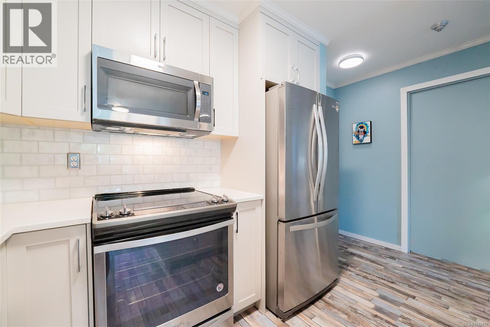 Photo 5 of 205 100 Dawes St, Nanaimo BC