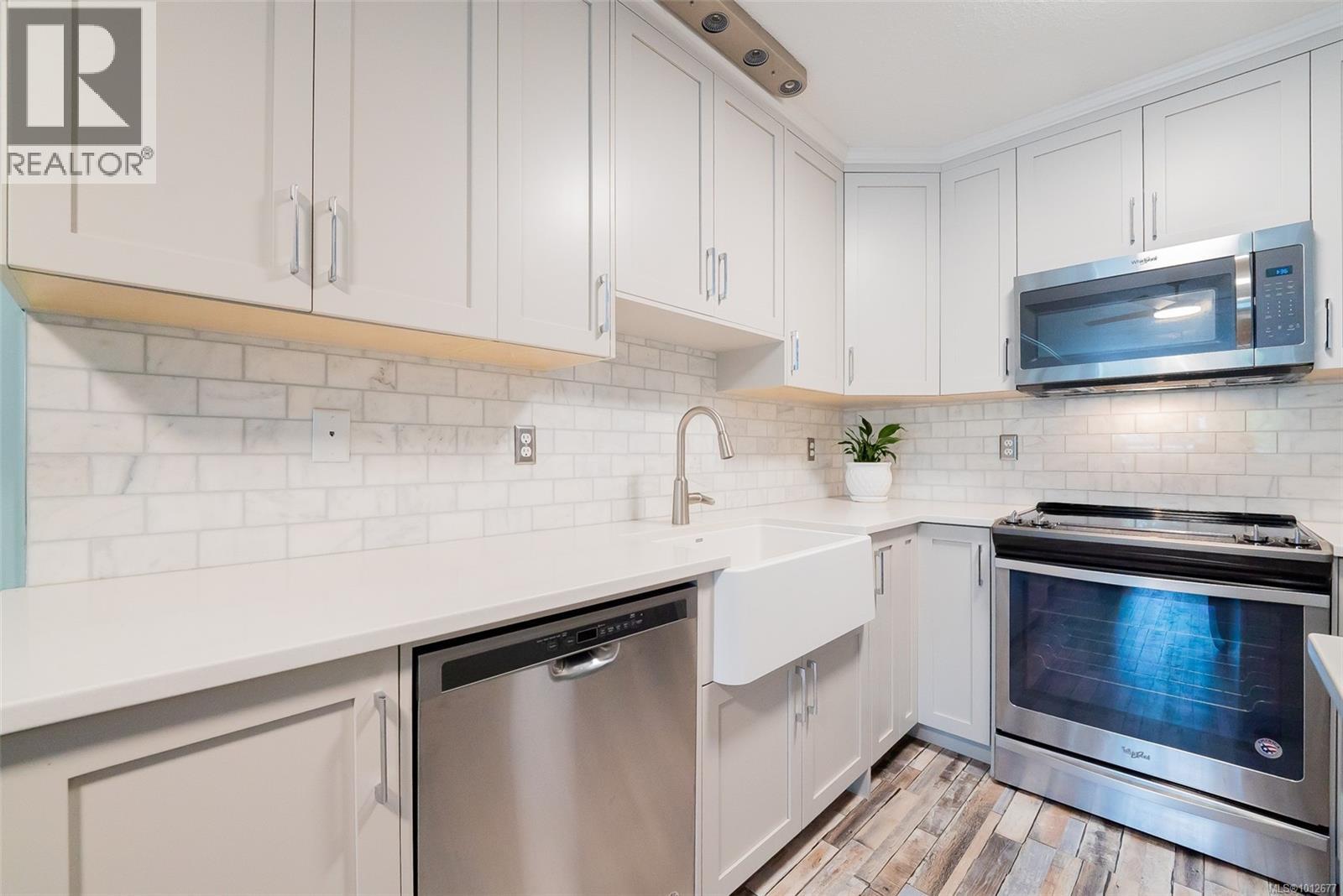 Photo 7 of 205 100 Dawes St, Nanaimo BC